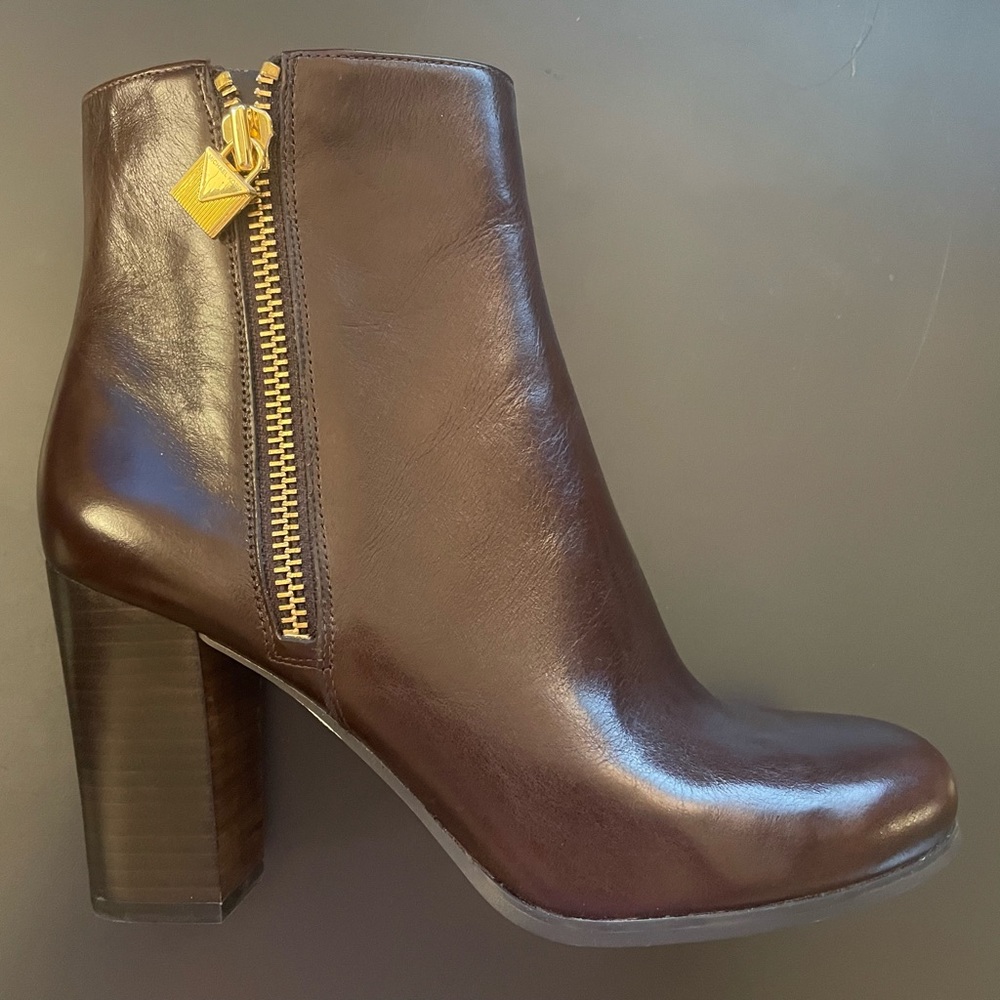 NEVER WORN - Michael Kors Brown Leather Heel Boots